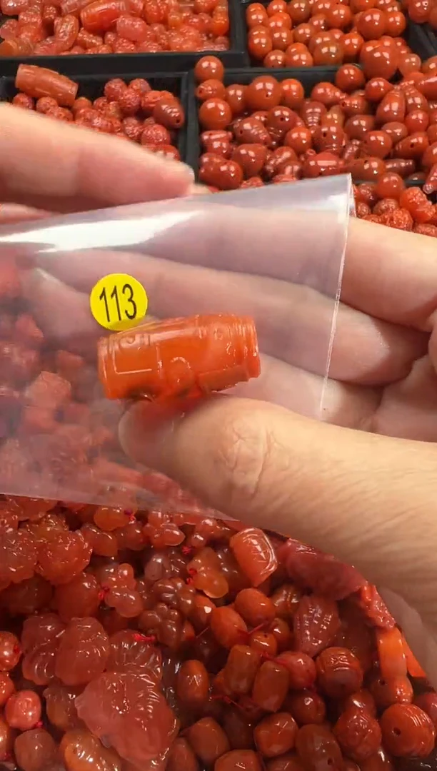 颈饰未镶嵌南红玛瑙1