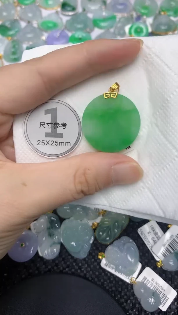 翡翠18K金镶嵌颈饰1111111