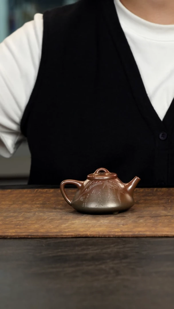 茶壶紫砂顺**为子冶老紫泥带刻绘110cc