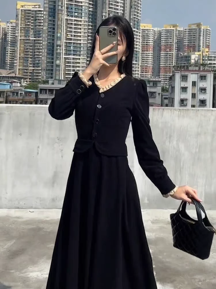 法式复古赫本风黑色连衣裙女长袖秋冬假两件V领小众设计感长裙子