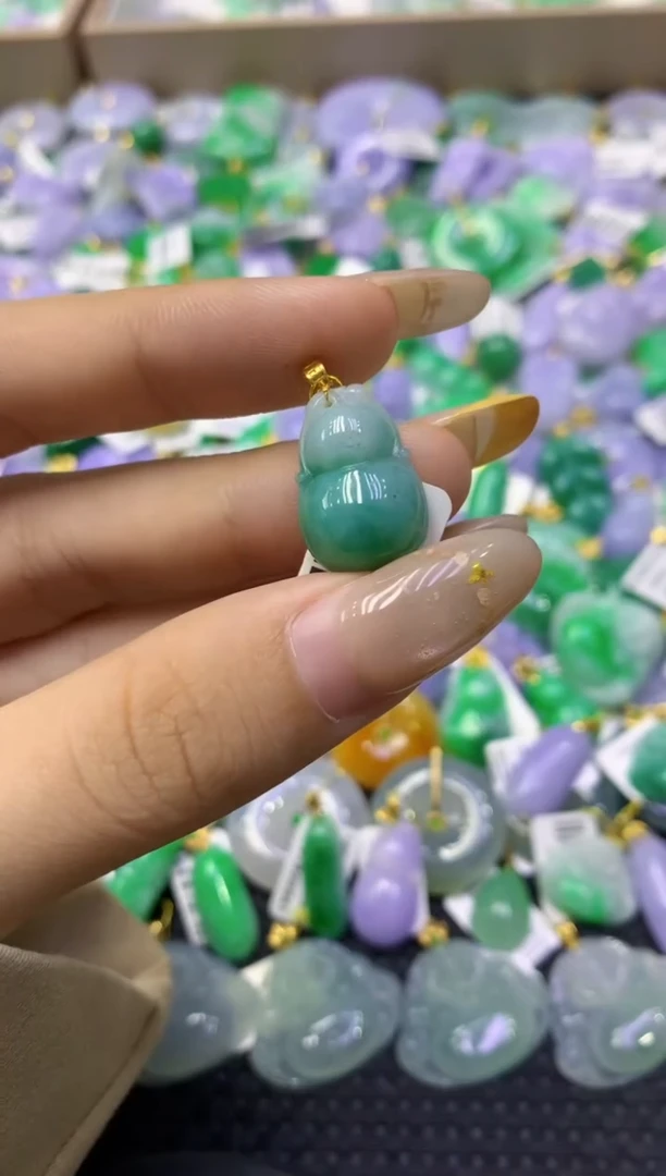 颈饰18K金镶嵌翡翠天然缅甸翡翠A货