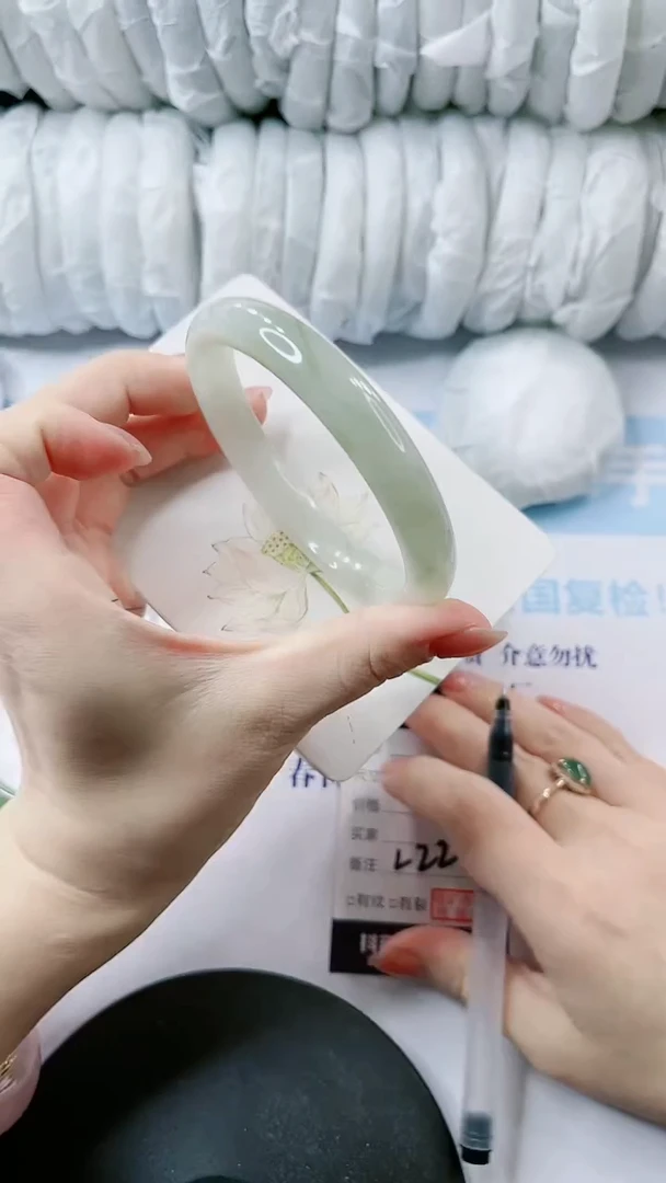 【闪购商品】石英质玉手镯未镶嵌多样性发货L22-63