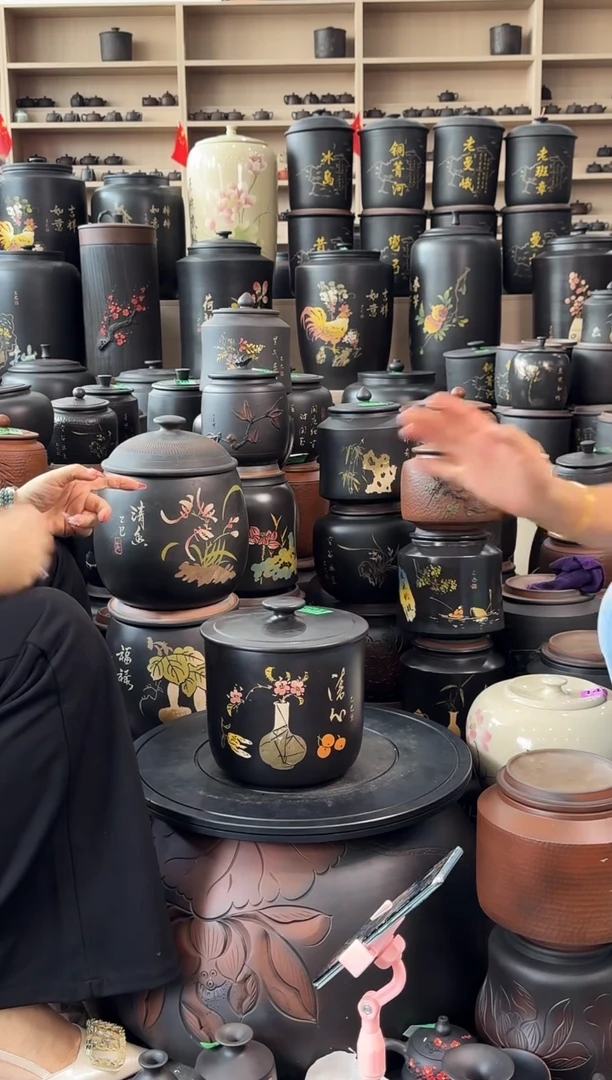 罐瑕疵茶叶罐  彩填小五饼 610