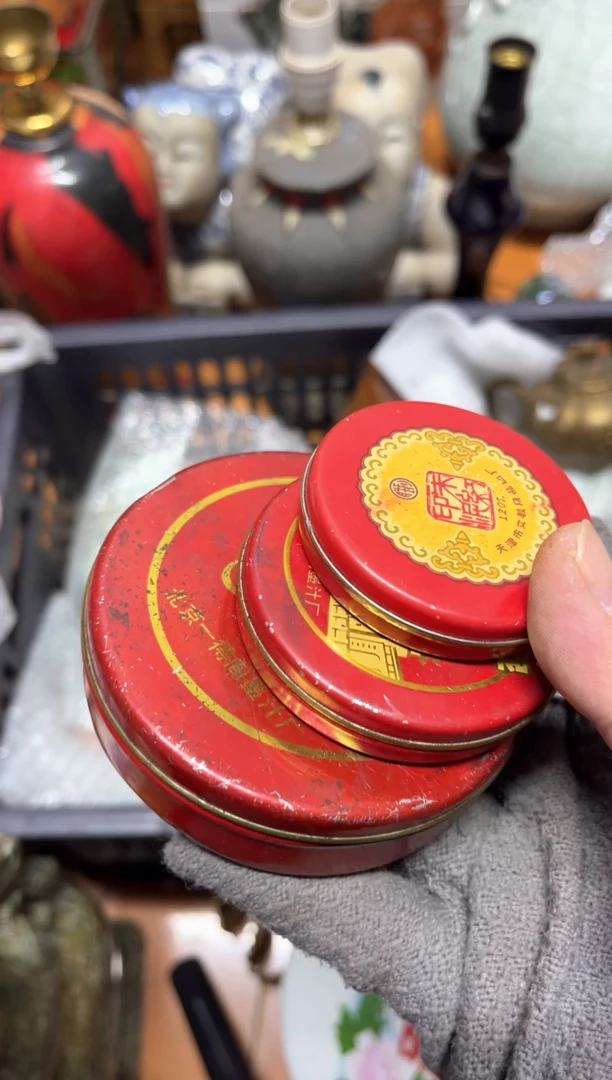 手工艺品琉璃黄**⻌摆件