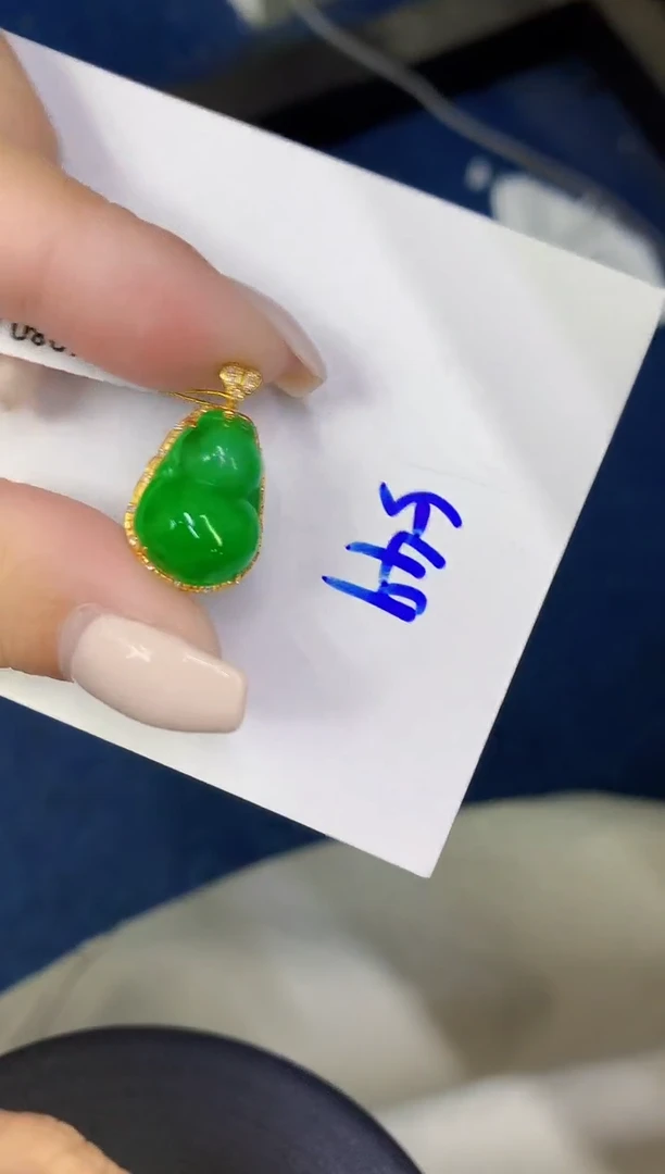 颈饰18K金镶嵌翡翠缅甸天然翡翠A货