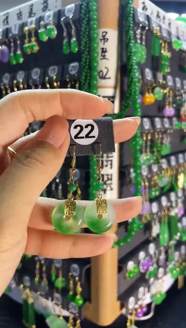 【闪购商品】翡翠颈饰银S925镶嵌22...
