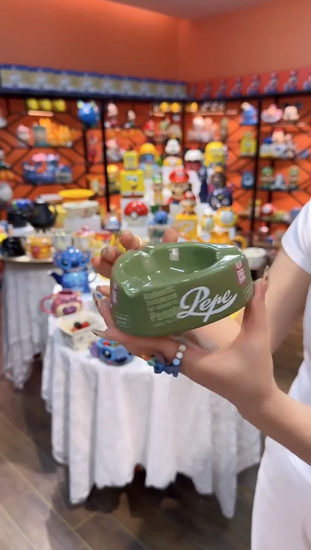 瓷片@@绿色陶瓷烟灰缸