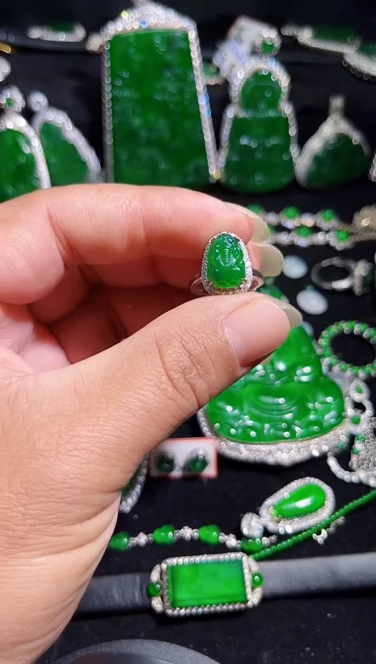 未镶嵌戒指翡翠戒指