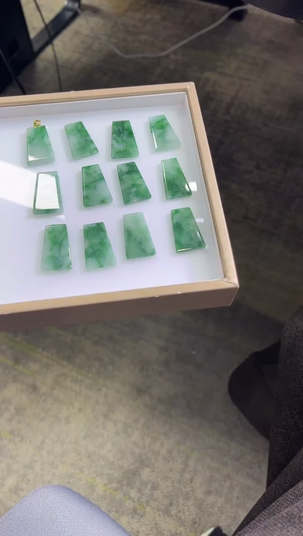 颈饰18K金镶嵌翡翠K307/多样性发一件/配绳子