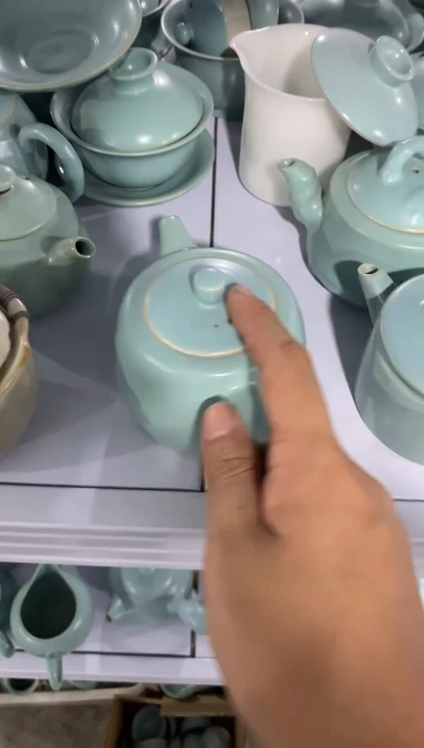 1茶壶、盖碗、主人杯、客杯（轻轻微瑕介意勿拍）