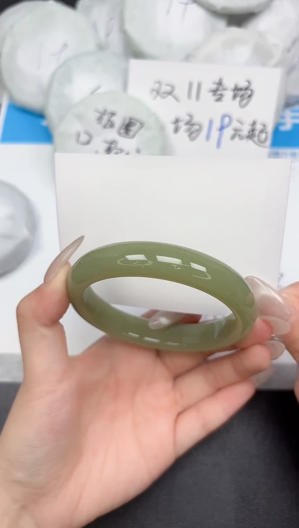 未镶嵌手镯石英质玉84-63/64