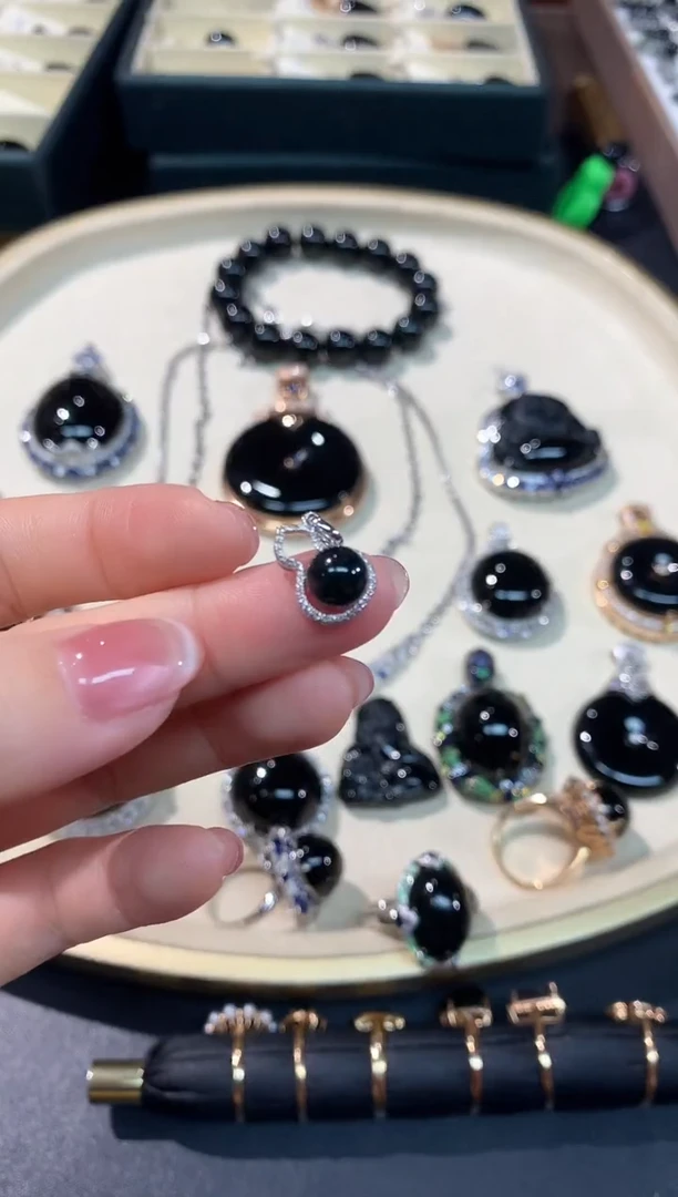 吊坠(不含链)18K金镶嵌翡翠墨翠吊坠（不含链）1680多样性发其一