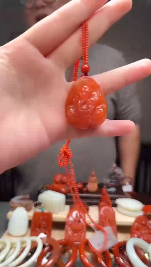 颈饰未镶嵌南红玛瑙吊坠