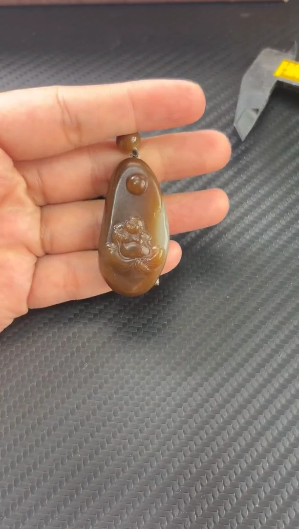 吊坠(赠链)未镶嵌和田玉若羌微色差吊坠Mm