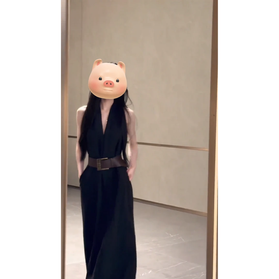 INS CEC辣妹黑色V领挂脖连衣裙女夏季气质收腰显瘦无袖A字长裙