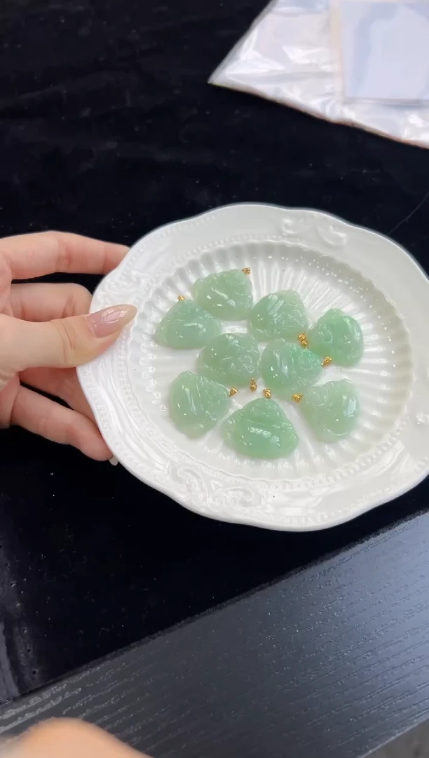 颈饰18K金镶嵌翡翠多样性发一件/配绳4