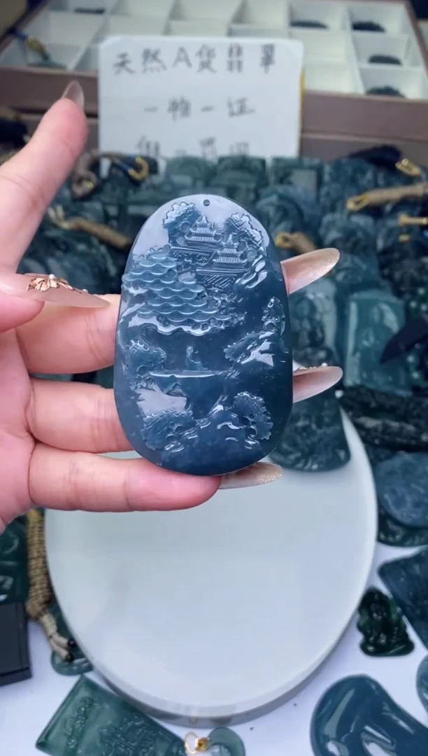 颈饰未镶嵌翡翠
