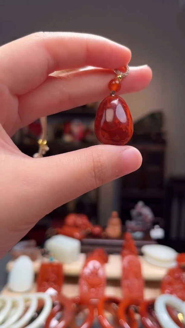 颈饰未镶嵌南红玛瑙吊坠