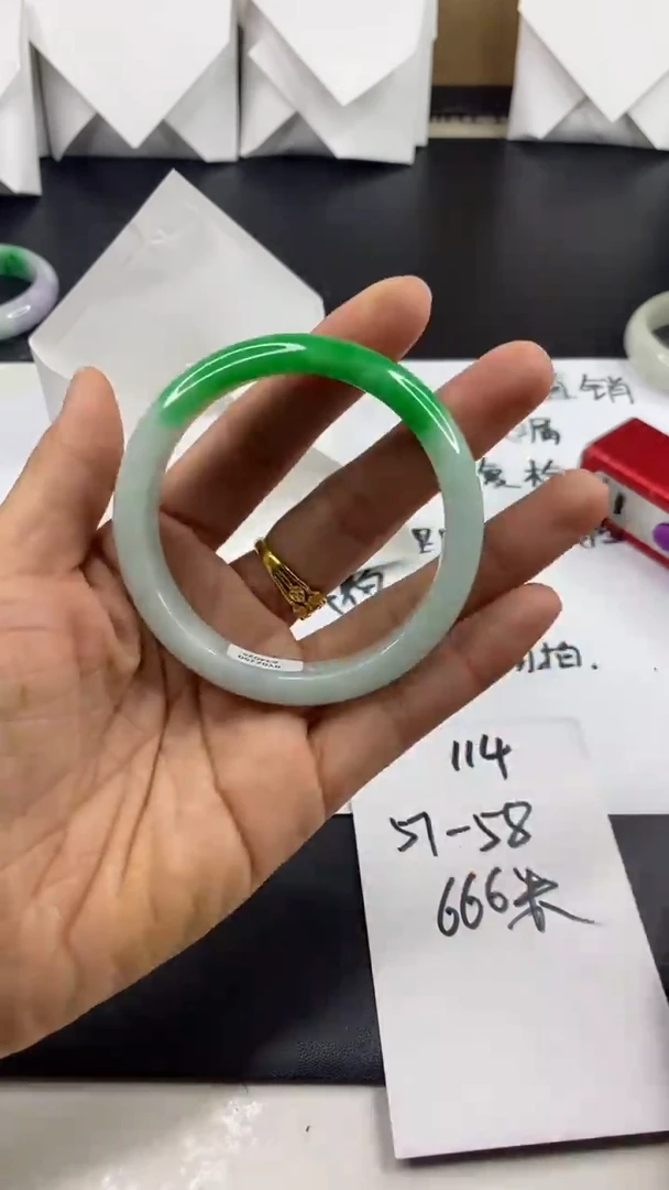 拍哪个发哪个，以实物为准