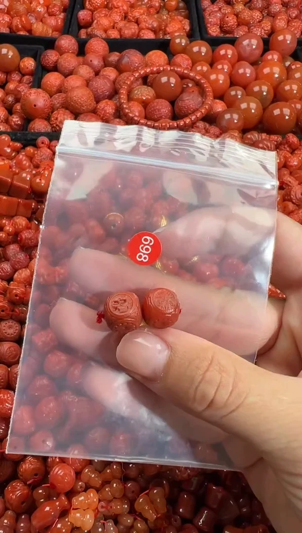 南红玛瑙未镶嵌颈饰1