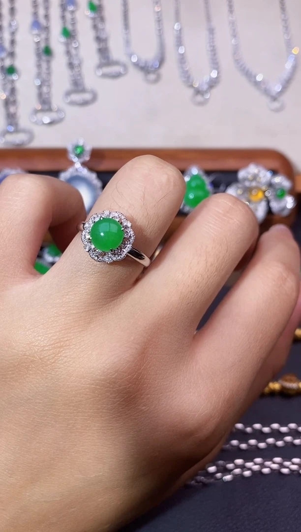 翡翠戒指18K金镶嵌戒指