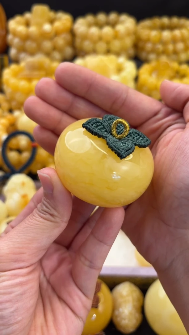 蜜蜡颈饰未镶嵌白花浓蜡大柿子