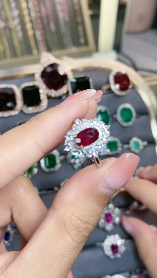 戒指18K金镶嵌红宝石·