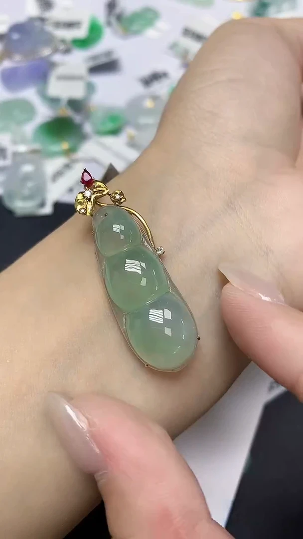 翡翠18K金镶嵌颈饰天然缅甸翡翠A货