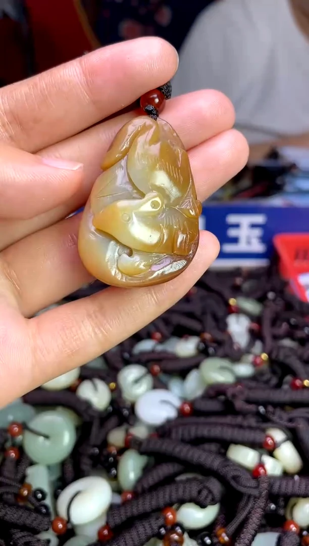 未镶嵌和田玉挂件1