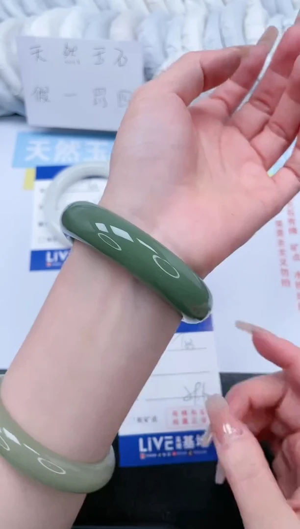 【闪购商品】石英质玉手镯未镶嵌T53-59.6