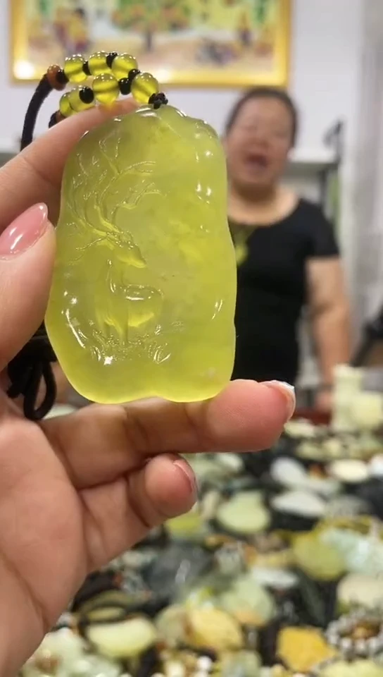 岫玉未镶嵌吊坠