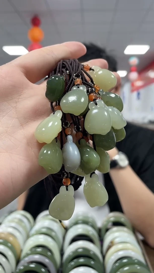 和田玉未镶嵌颈饰兔子挂件一件多样性发货一件