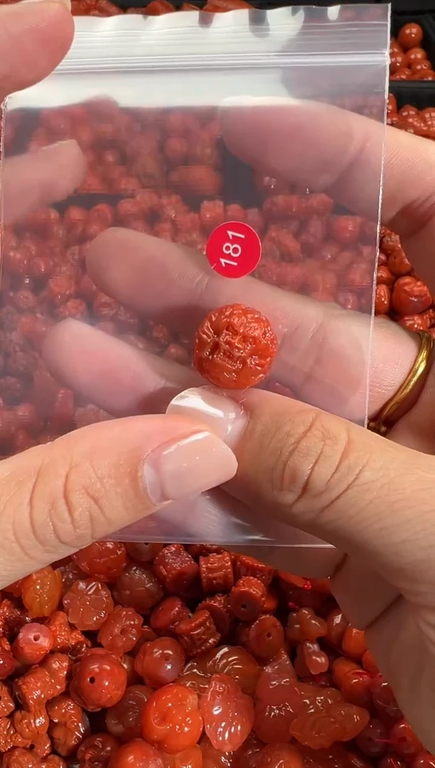 颈饰未镶嵌南红玛瑙1