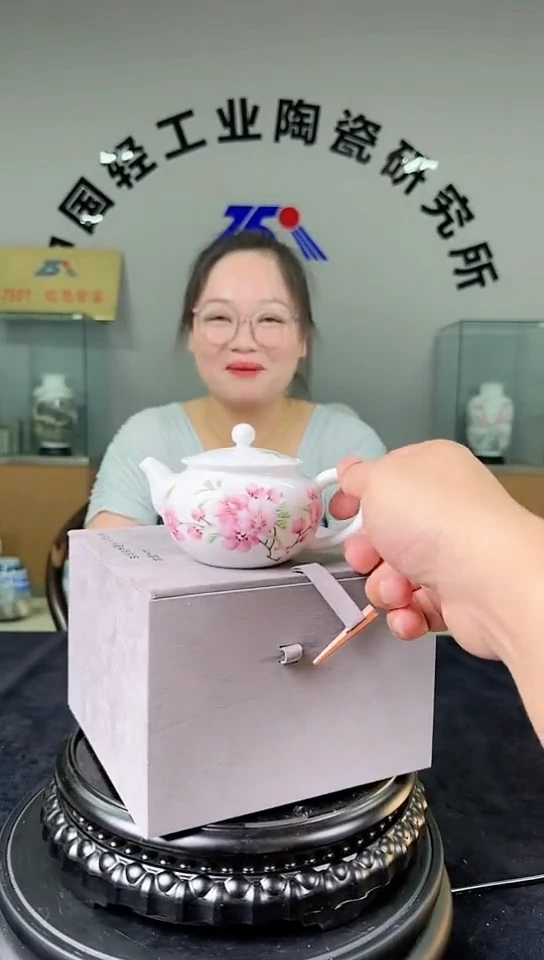 壶甄选-水点桃花手把壶