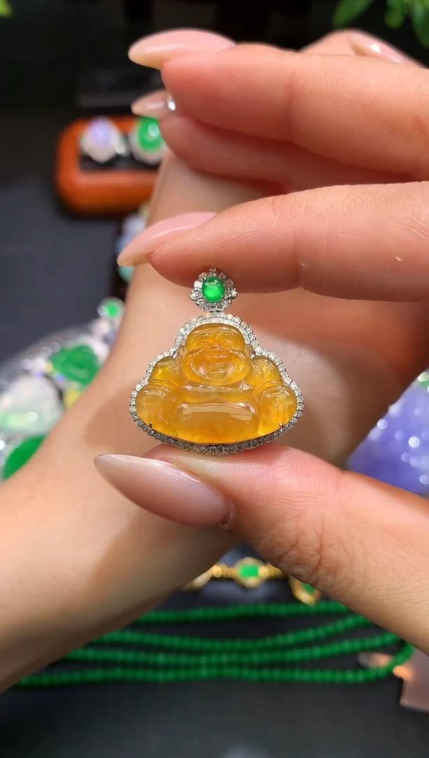 颈饰18K金镶嵌翡翠佛