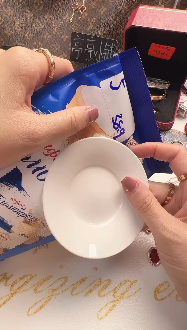 瓷片彧贤聚宝阁彧贤聚宝阁