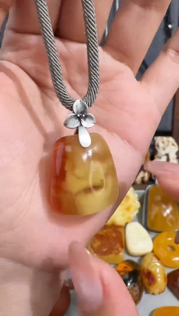 未镶嵌琥珀裸石琥珀