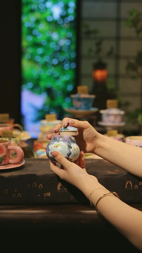 陶瓷景德镇高温手绘釉下彩设计师款式