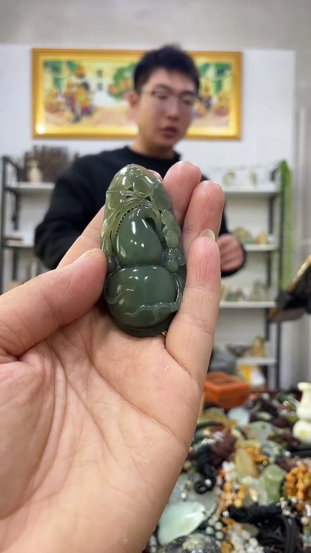 颈饰未镶嵌岫岩河磨玉（透闪石质玉）