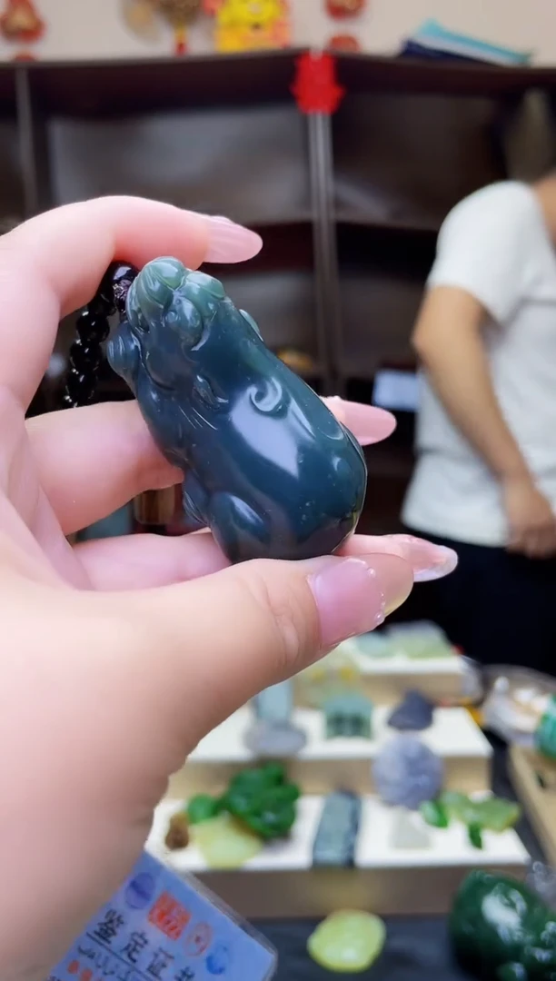 和田玉未镶嵌颈饰1