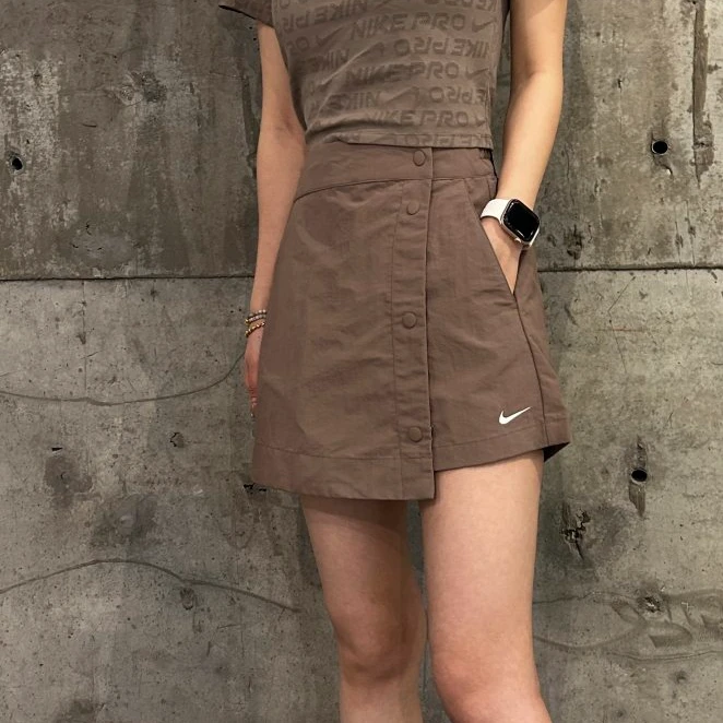 NIKE耐克女ESSNTL SKOAJ刺绣标梭织休闲短裤HM6980-214