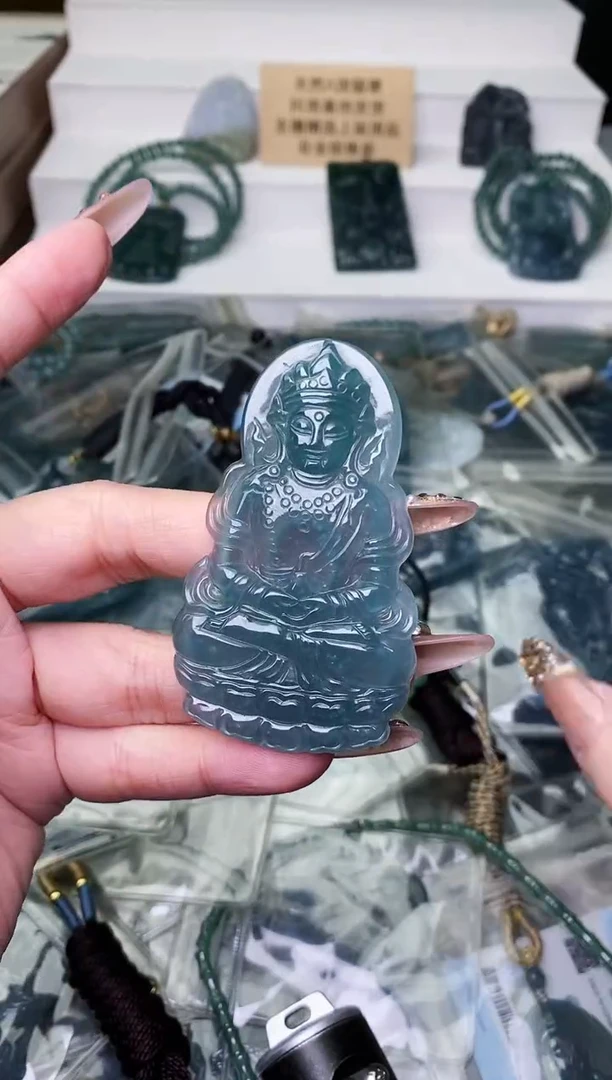 颈饰未镶嵌翡翠