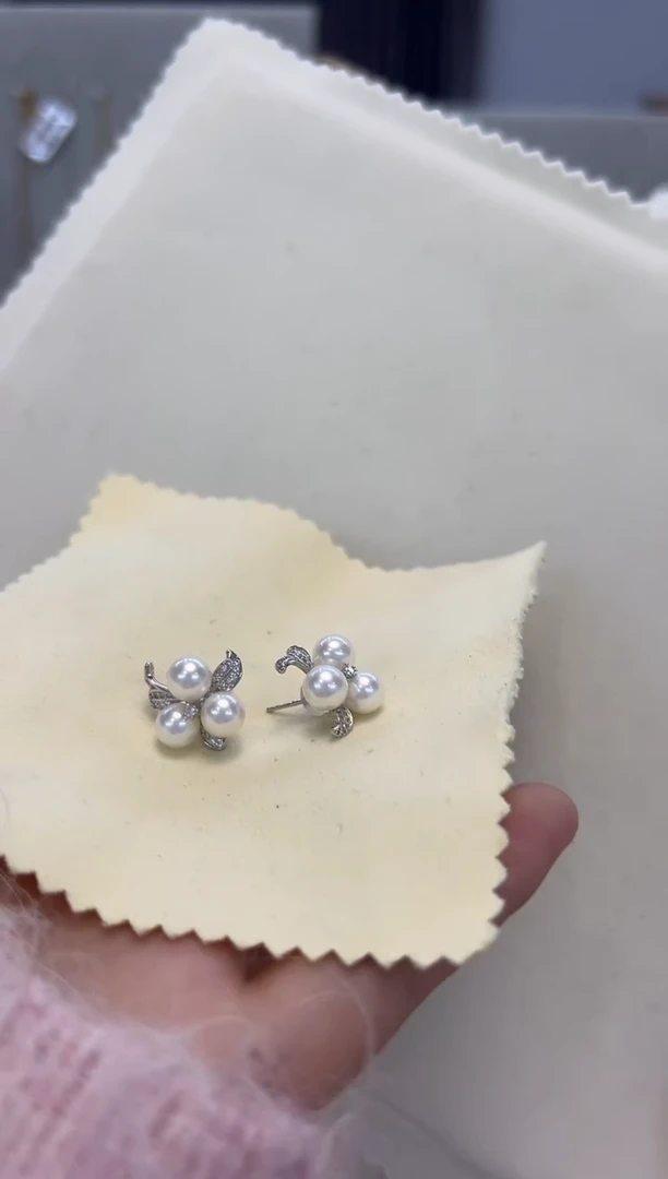 【闪购商品】淡水珍珠耳饰银S925镶嵌无核白三珠耳饰