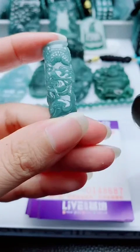 颈饰未镶嵌翡翠                   多样性发其1一