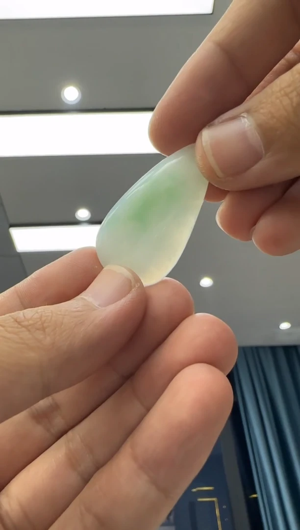 颈饰未镶嵌翡翠天然翡翠A货孤品一件
