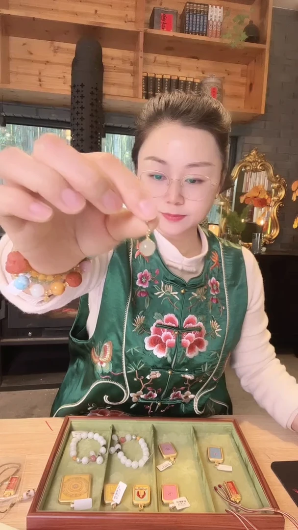 白玉8900-----耳钩