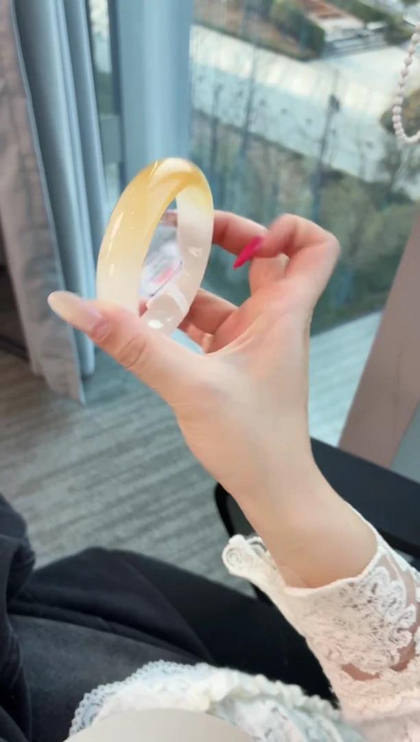 未镶嵌手镯石英质玉77.56