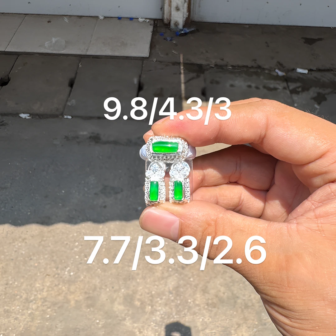 0605(小哪吒在源头)玻璃种翡翠阳绿灯管三件套干净杠味荧光足M250