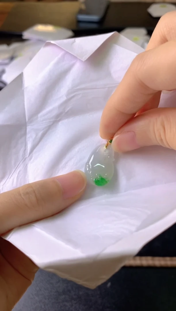 翡翠18K金镶嵌颈饰成品吊坠