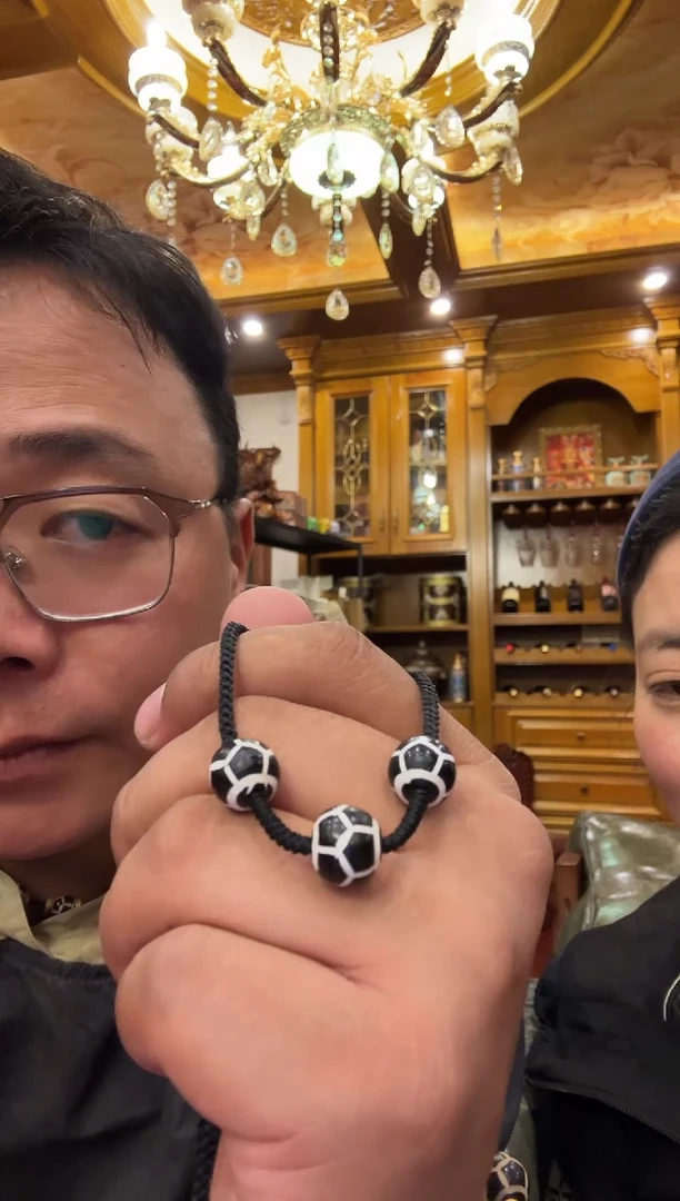 无无足球珠三颗成串